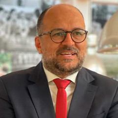 Dr. Adriano Santos